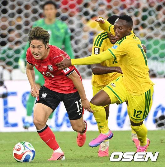 ‘이럴 수가’ 일본과 호주에 한국 운명이 달렸다…홍명보호 32강 진출, 빠르면 26일 확정될 수 있다