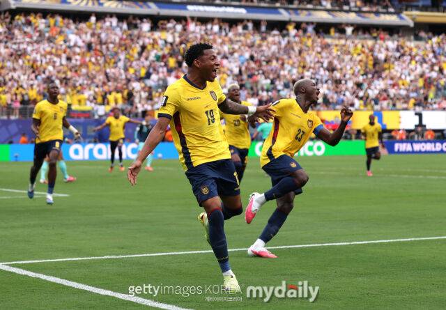 'E조 3위' 에콰도르, 한국 와일드카드 32강행 막는다…독일에 2-1 역전승 [2026 WC]