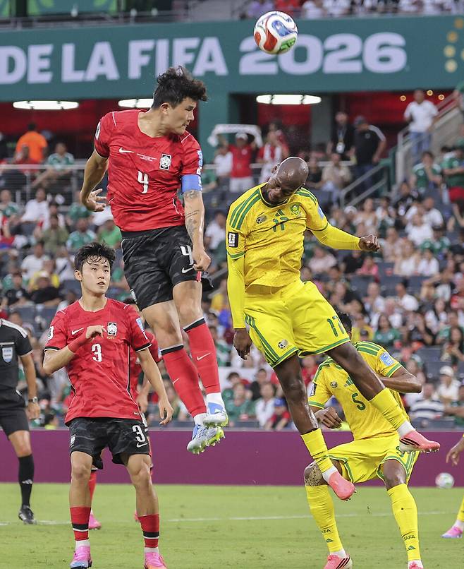 [SPO 현장] 대한민국 축구 참사, 손흥민↔홍명보 감독 의견 엇갈려…“날씨 탓 변명 안 돼” “환경적인 면에서 어려움” 도대체 원인이 뭘까