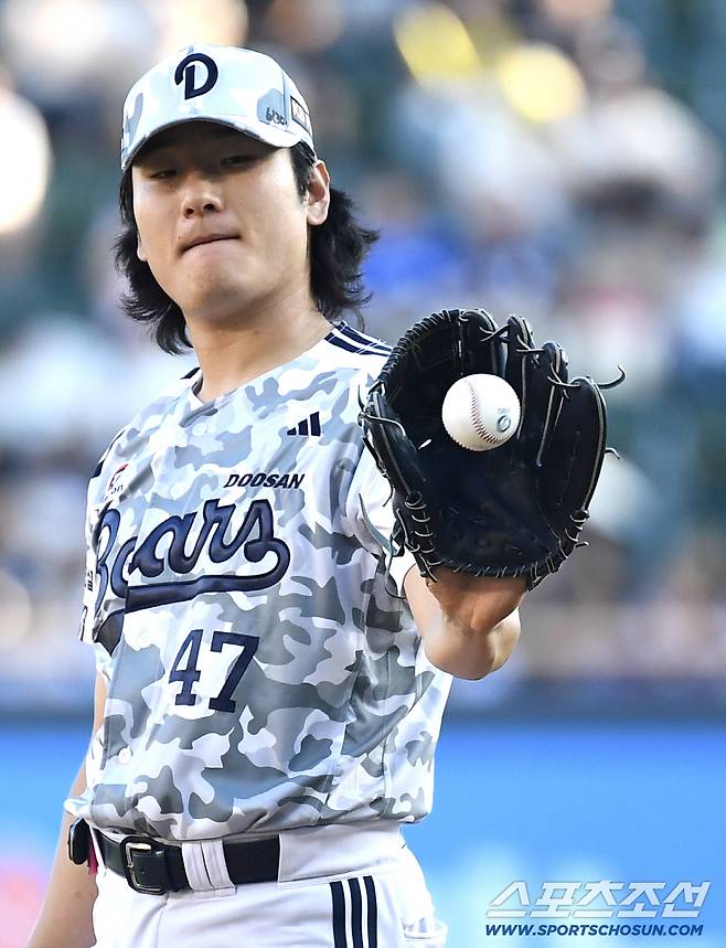 '역대 최초 역사!' 158㎞ 국대 에이스, KIA 완벽 제압했는데…'마무리 흔들' 3대2 진땀승[잠실 리뷰]