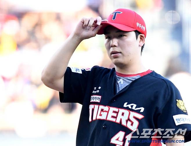 '역대 최초 역사!' 158㎞ 국대 에이스, KIA 완벽 제압했는데…'마무리 흔들' 3대2 진땀승[잠실 리뷰]