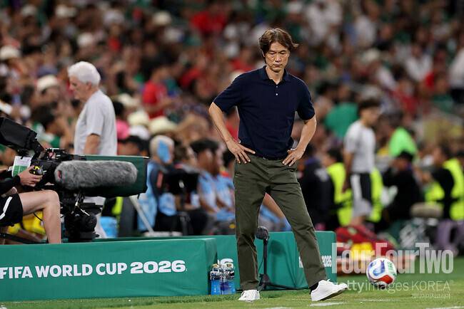 홍명보 감독 ‘해줘 축구’ 쐐기 박은 박지성…“체코전 2골, 준비된 전술 아닌 선수 개인 능력”