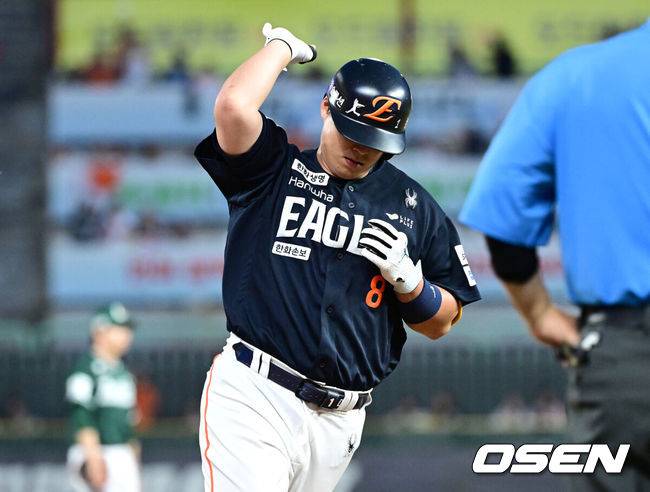 홈런-홈런-홈런-홈런-홈런, 노시환의 방망이는 오늘도 뜨겁다…5G 연속 홈런 폭발! 시즌 15호 [오!쎈 인천]