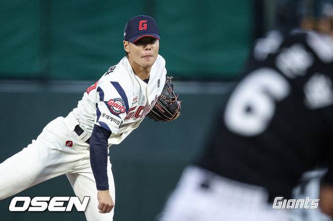 역전 만루 홈런으로 산책 주루 만회하다...오스틴 8회 만루포→손주영 2사 만루 막고 17세이브, LG '엘롯라시코' 8-7 역전승 [부산 리뷰]