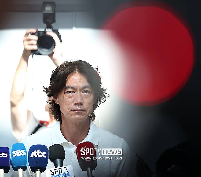 아무도 대한민국을 도와주지 않아, 홍명보 감독 웃는 소식 들린다…'이겨도 탈락' 우즈벡 감독