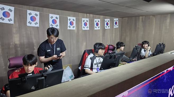 ‘노 광탈’ 한국, 7위→2위 5계단 껑충