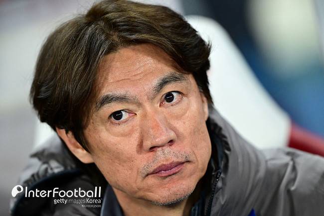 홍명보도, 선수들도 왜 간절하지 않았나...처절하게 죽기살기로 싸우는 타팀들, 경우의 수 경기 지켜보며 느끼는 '남아공전 최대 의문'