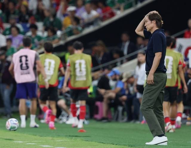 정몽규의 마지막 소임, 홍명보 경질이어야 하는 이유···임명권자들의 책임을 남기는 유일한 길 [이근승의 삐딱선]