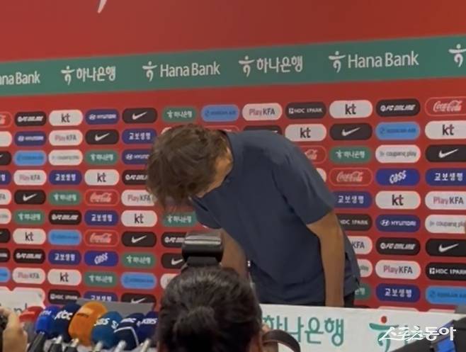 홍명보 대표팀 감독 사퇴 발표…“감독직은 내려놓지만 한국축구를 향한 마음까지 내려놓진 않겠다” [SD 사포판 라이브]