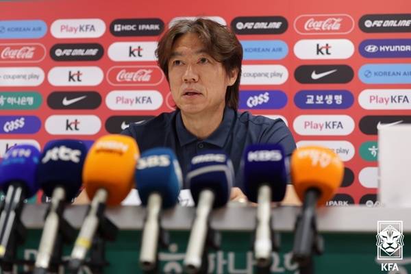 성의 없는 입장문 발표+주머니 손 넣고 퇴장한 홍명보 감독·그 뒤에 숨은 협회 [홍명보 사퇴]