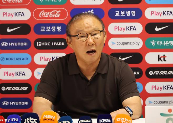 [공식]대표팀 해산→홍명보 감독 사임→박항서 단장 대국민 사과…대한민국 2026년 북중미월드컵 '막' 내렸다
