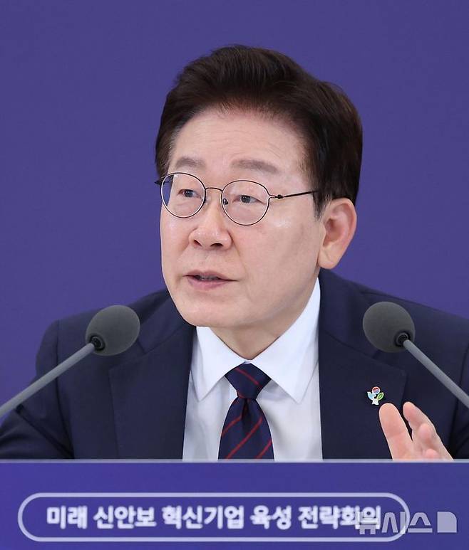 '홍명보 사퇴' 전 세계가 주목