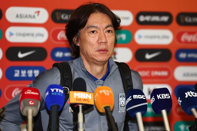 홍명보, 대한민국 역대 최악 감독 맞다…클린스만 때보다 FIFA 랭킹 더 하락 → 4년 6개월 만에 최저 '32위' 더 떨어질수도