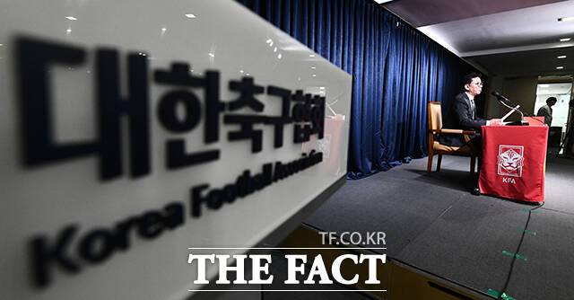 '홍명보 참사' 멍든 한국축구, '이민성호'도 위험하다 [이영규의 비욘더매치]