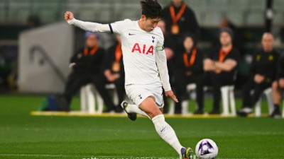 'EPL 최고의 피니셔'→손흥민, ESPN 선정 전 세계 최고 공격수 TOP10…'호날두 또 넘었다'