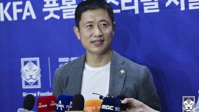 축협 돈 많아…외인 감독 선임 문제없었다 박주호 이어 이영표도 작심 발언