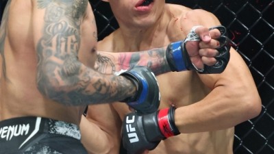 ‘만리장성이 무너졌다’ 베테랑 리징량, 프라치스에 17년 커리어 첫 KO 패배 허용 [UFC 305]