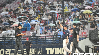 중단하자, 계속하자 5-4 미묘했던 오락가락 소나기, 명장과 꽃감독 울그락불그락 신경전 [오!쎈 광주]