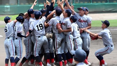 韓계 교토국제고 '마침내' 고시엔 정상 등극! 연장 10회 2-1 승리 '무사 만루 대위기 탈출'