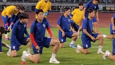 [IN VIEW] 이게 한국 대표팀이라고? '토트넘-뮌헨-PSG' 초호화 멤버 등장→페예노르트도 합류