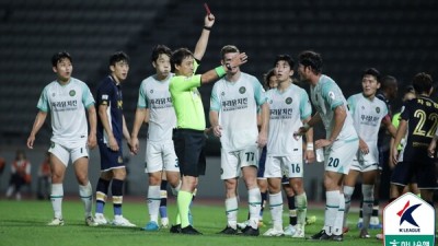 '축구 몰라요' 퇴장당해 수적열세되자 2골 넣고 이긴 김포 [K리그2]