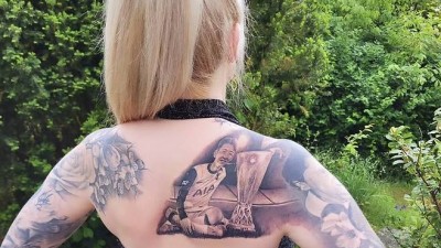 '손흥민 사랑' 이 정도야? 'SON 전신' 몸에 그린 여성 등장, 팬심 미친 수준…토트넘 팬들 'SON 우승 문신' 열풍