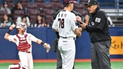 '분노 폭발' 홍원기 감독 격분 항의 끝에 퇴장, 체크스윙 판정에 '키움 팬들 뿔났다'