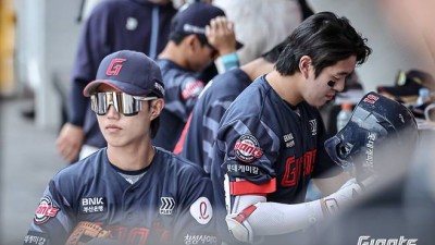 '김태형 감독 칼 꺼냈다' 롯데, '5월 타율 0.195' 4번 타자 2군행...'연패 끝' 키움은 카디네스 말소