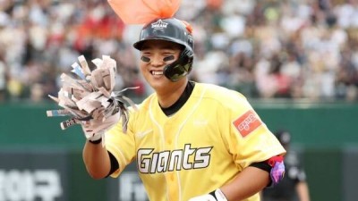미쳤다! 4할대 타율+홈런·타점·장타율·OPS 1위 '나 홀로 천상계' 한동희 활약→'핵타선' 롯데, 2026시즌 기대감↑