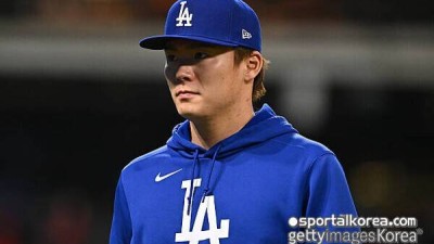'3⅔이닝 4실점 96구' 조기 강판...시즌 '최악 피칭'에 고개 떨군 김혜성 동료 야마모토 요시노부, 어떻게든 만회하려 했는데...