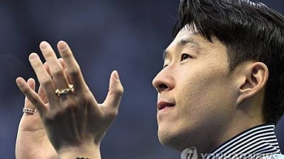 토트넘, '주급 10억 NO' 손흥민 충격 배신…이적료 마련 위해 방출될 수도 英 유력지 폭로