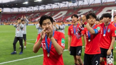 韓 새 역사! FIFA 대회 첫 '자력 톱시드'…'준우승 신화' 정정용→'4강 쾌거' 김은중 감독의 '현실 조언'