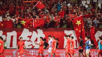 '중국인 없는 중국팀' 단단히 뿔났다! '월드컵 생사기로' 中, 팬들 완전히 등 돌렸네... 대표팀 해체하라 분노 폭발