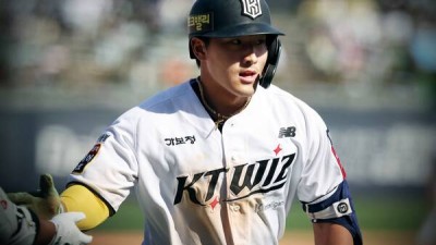 'KT 헤라클래스' 안현민, '괴물' 류현진 상대로도 빛났다…선제 솔로포 작렬