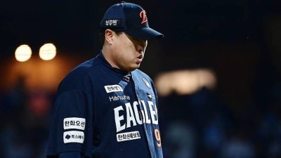 류현진에게 무슨 일이? 좌측 내전근 불편감 호소…3⅔이닝 8피안타 4실점 조기강판 [대전 라이브]