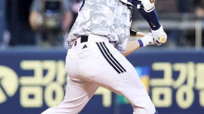 이게 돌았다고? 체크스윙 논란.. '심판 땡큐' KIA 위기 탈출 → 억울한 두산, 조성환 대행 항의까지
