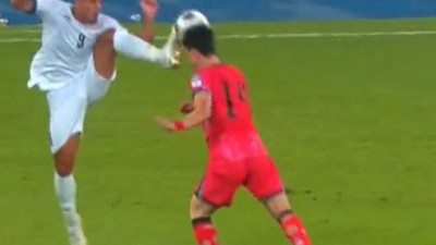 '큰 부상 나올 뻔' 알하마디 위험한 파울→퇴장! 한국, 전반 24분 만에 수적 우위 확보 [이라크전]