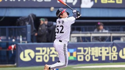 LG의 변심? 한 달 전에는 3루 수비 안 된다더라→1군 복귀전 3루수 선발 그동안 많이 시켰다