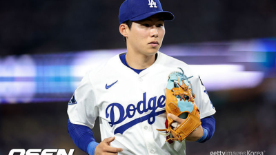 ‘발목 문제없다’ 타율 4할4리 김혜성, 9번 CF 선발 출장…韓 MVP 출신 페디와 맞대결이다