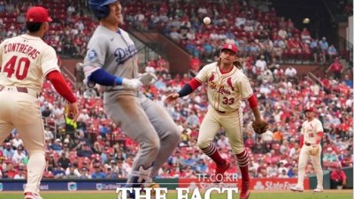 LA 다저스 김혜성 '2안타 1도루', KBO MVP 출신 페디와 '장군멍군'