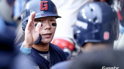 롯데에 무명탈출 신데렐라 떴다…연봉 4600만원의 기적, 주전 줄부상에도 버티는 이유