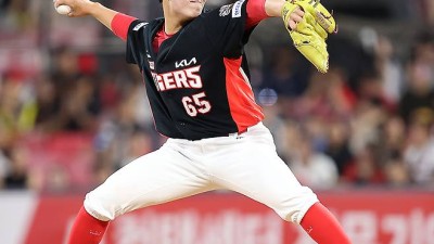한화와 폰세의 발목을 붙잡았다… KIA 위기에서 구한 신예, 이범호 눈도 번쩍 뜨였다