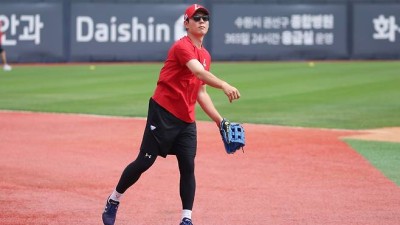 프로야구 SSG 이숭용 감독, 이적생 김성욱에게 껌 좀 씹어라