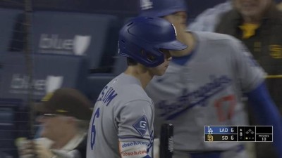 '입 굳게 다물고 들어가는 김혜성, 등 두드려준 오타니', 누가 봐도 이상한 교체...빠른 공에 약해서라는 로버츠