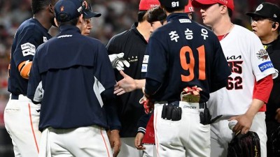 151㎞ 사구→손등 뼛조각 '날벼락'…영상통화 건 투수, 감독-단장까지 사과했다