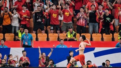 '황당' 中, 이기고도 조롱 세례 우수수! 너네 뭐해? 월드컵 우승했냐 눈치 상실 '상의 탈의 세리머니'→분노의 도가니