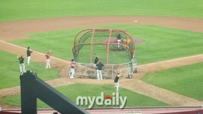 0-8 패배→모두가 떠난 챔피언스 필드, KIA 선수들이 야밤에 방망이를 휘둘렀다 [MD광주]