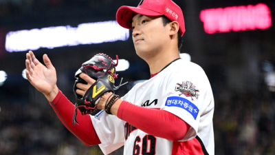 안타→안타→안타→안타→안타, 단 2실점...이범호 감독 김도현 위기 극복해 역전했다