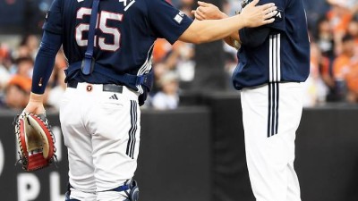 얼마나 분했으면.. '5실점 강판' 예비 FA 최원준. 동료들 하이파이브도 외면하고 퇴장했다