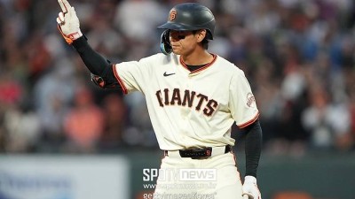 '1번 타자' 이정후, 두 경기 연속 3루타에 3출루 3득점…SF는 7연승